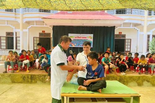 Tuyên truyền phòng, chống đuối nước cho trên 500 học sinh biên giới