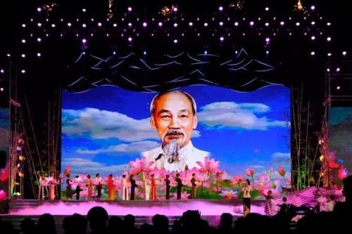 Xúc động Chương trình bế mạc Lễ hội Làng Sen 2023