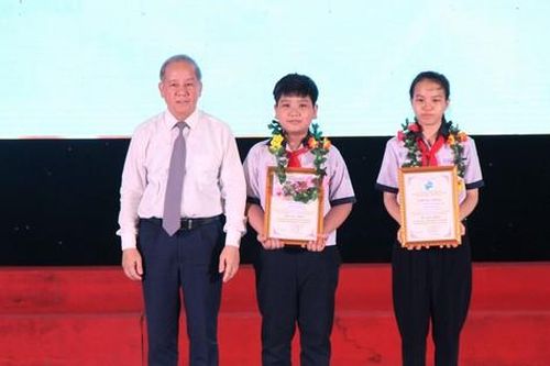 Học sinh THCS Trần Phú giành giải nhất thi sáng tạo thanh thiếu niên, nhi đồng tỉnh TT-Huế