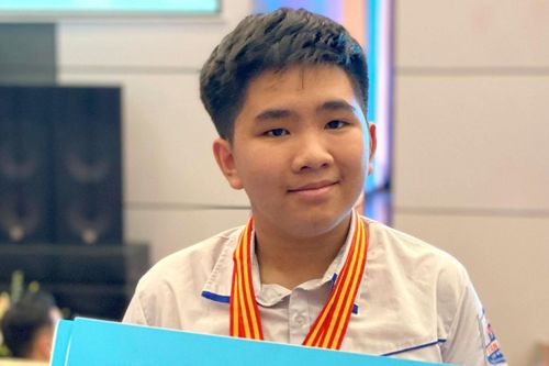 Nam sinh Phú Thọ giành 2 giải Nhất quốc gia thi Olympic tiếng Anh trên Internet