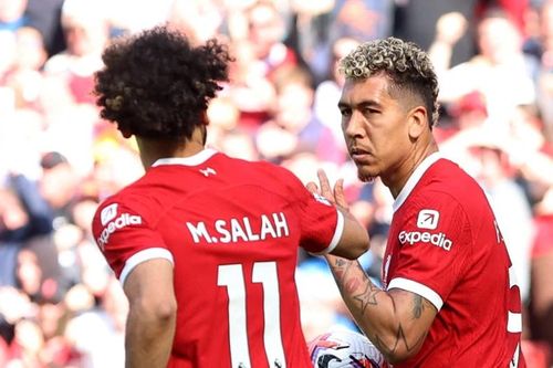 Liverpool sảy chân, MU 'ngư ông đắc lợi'