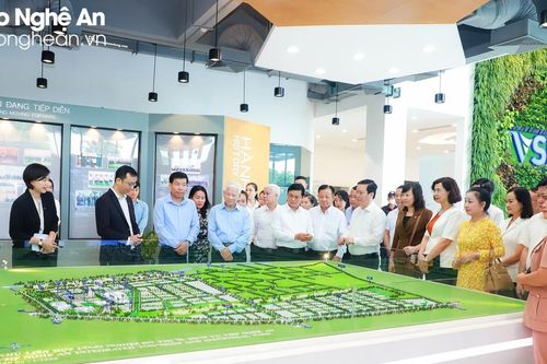 Nguyên Chủ tịch nước Nguyễn Minh Triết mong muốn VSIP Nghệ An trở thành cú hích góp phần cho tỉnh có bước phát triển nhảy vọt