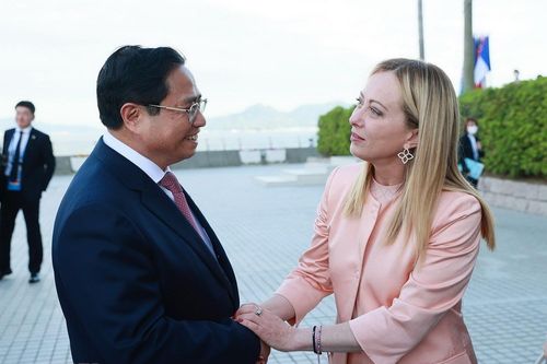 Thủ tướng gặp nhiều lãnh đạo thế giới tại hội nghị G7 mở rộng