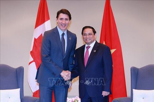 Thủ tướng Phạm Minh Chính gặp Thủ tướng Canada