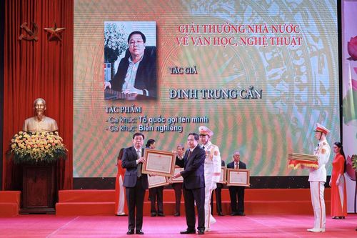 Nhạc sỹ Đinh Trung Cẩn: Tổ quốc luôn trong trái tim tôi