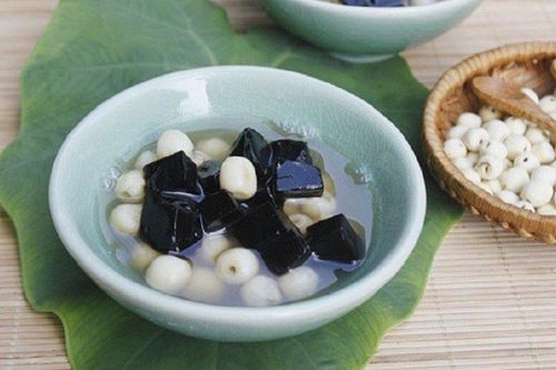 Món ngon cuối tuần: Cách làm chè sen giải nhiệt ngày nắng nóng