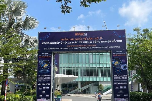 Triển lãm Autotech & Accessories 2023 khai mạc với nhiều gian hàng phụ kiện xe điện