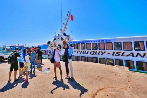 Du lịch chờ giao thông mở đường: Nơi đông khách, chỗ lúng túng
