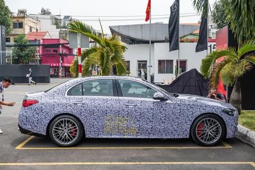 Mercedes-AMG C 43 lắp ráp đầu tiên ở Việt Nam lộ diện: Giá dự kiến dưới 3 tỷ, gần giống C 300 nhưng mạnh gần gấp rưỡi, có chế độ đua