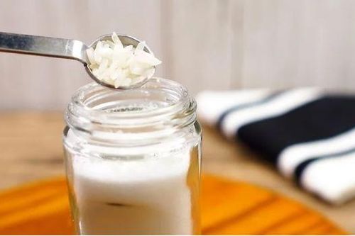 Cho một ít gạo vào hũ muối: Việc đơn giản nhưng có lợi ích bất ngờ, nhà nào cũng cần