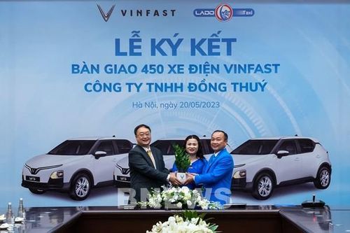 Lado Taxi mua thêm 300 xe VinFast VF 5 Plus để mở rộng dịch vụ taxi điện