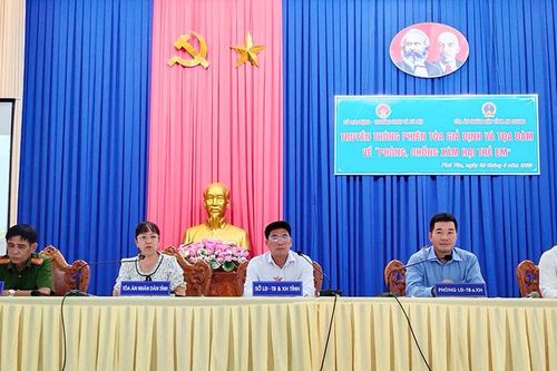 Hơn 1.800 phụ huynh, học sinh tỉnh An Giang được truyền thông về phòng, chống xâm hại trẻ em bằng hình thức phiên tòa giả định