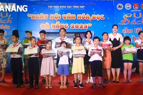 Khen thưởng 35 học sinh có thành tích đọc sách xuất sắc năm 2022-2023