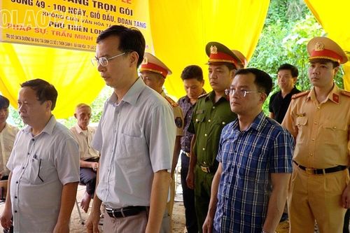 Thăm hỏi, động viên thân nhân các cháu tử vong trong vụ tai nạn giao thông tối 19/5
