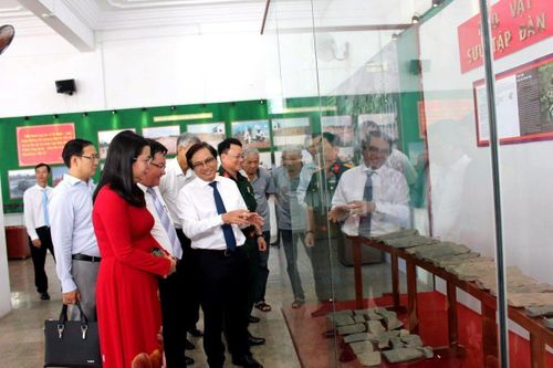Đồng Nai: Công nhận bộ sưu tập đàn đá có niên đại 4000 năm là bảo vật Quốc gia
