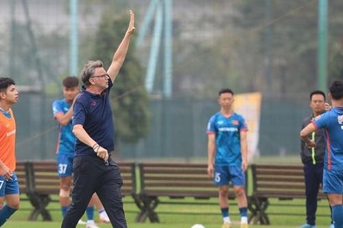 HLV Troussier, bây giờ là câu chuyện ở đội tuyển quốc gia