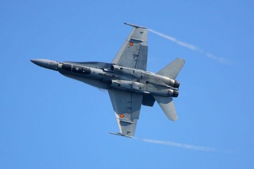Chiến đấu cơ F-18 lao thẳng xuống đất tại căn cứ ở Tây Ban Nha