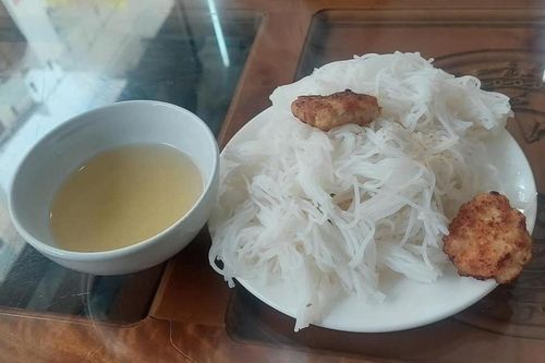 Tranh cãi suất bún 35.000 đồng chỉ có 2 miếng chả ở Sầm Sơn