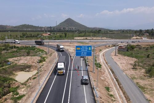 Sửa quy định khai thác đường cao tốc