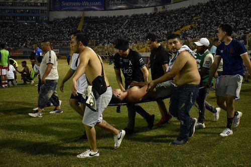Thảm kịch giẫm đạp ở sân vận động El Salvador