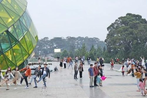 Lợi bất cập hại từ du lịch 'ăn xổi'