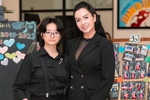 Con gái Thúy Hằng 'chất lừ' ở tuổi 15