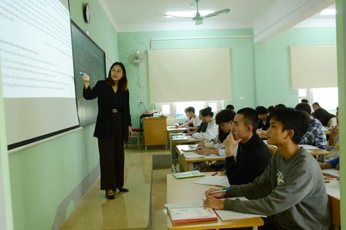 Làm chủ nhiệm lớp 12 việc gì cũng đến tay