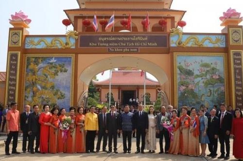Kiều bào tại Nakhon Phanom ôn lại kỷ niệm về Bác Hồ tại nơi biểu tượng của tình hữu nghị Việt Nam-Thái Lan