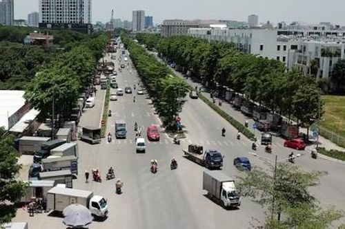 Hà Nội: Bất chấp quy định hàng trăm xe tải biến lòng đường thành bãi trung chuyển hàng hóa