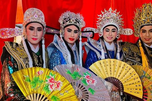 Hát bội: Vinh quang và trái ngang
