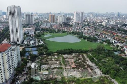 Cận cảnh khu đất dự án TTTM, bãi xe 'khủng' đang thành kho xưởng và nơi trông xe