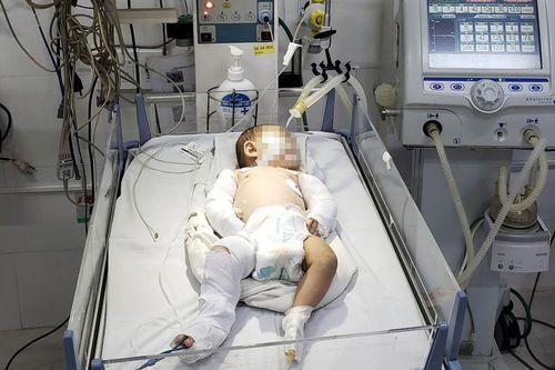 Vụ bé gái bị bạo hành đến nguy kịch: Tình nhân của người mẹ thừa nhận dùng ma túy đá