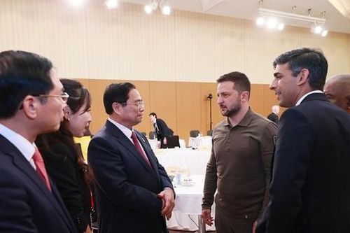 Thủ tướng Phạm Minh Chính gặp gỡ Tổng thống Ukraine tại Nhật Bản