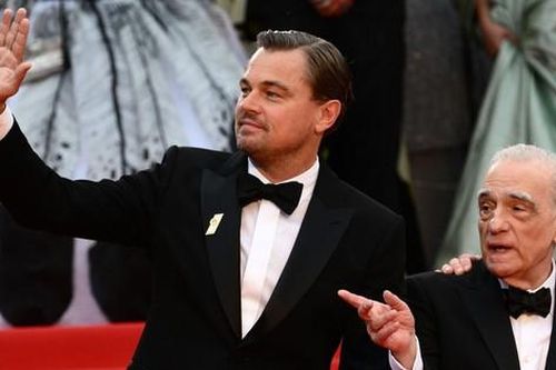 Leonardo DiCaprio 50 tuổi vẫn gây sốt thảm đỏ kèm 9 phút vỗ tay