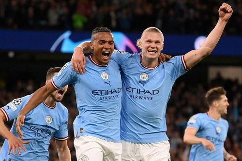 Man City đăng quang Ngoại hạng Anh mùa thứ ba liên tiếp