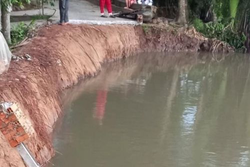 Sạt lở đất nghiêm trọng tại Hậu Giang