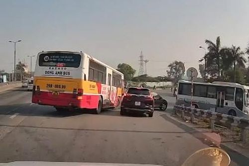 Nóng trên đường: Những pha 'cướp đường' của ô tô khiến xe khác vạ lây