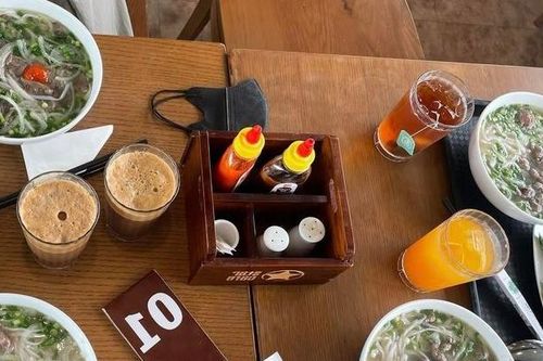 Cốc trà có giá hơn 100.000 đồng ở sân bay Nội Bài gây tranh cãi