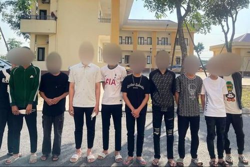 Mâu thuẫn từ mạng xã hội, 2 nhóm mang dao phóng lợn hỗn chiến