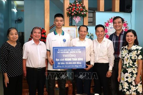 Hà Giang: Khen thưởng học sinh dự thi Olympic Toán quốc tế năm 2023