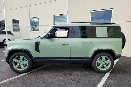 Land Rover Defender phiên bản kỷ niệm 75 năm đã về Việt Nam: Giá từ 7,3 tỷ đồng, 'đắt' gần gấp đôi bản tiêu chuẩn