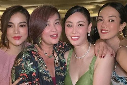 Trương Ngọc Ánh và Hà Kiều Anh đọ sắc trong buổi tụ họp hội bạn thân