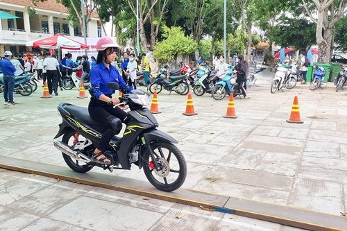 Tỉnh đoàn An Giang tổ chức chương trình tập huấn kiến thức và kỹ năng lái xe an toàn năm 2023