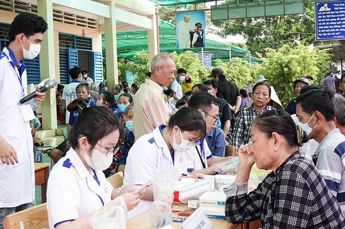 Liên Chi hội sinh viên An Giang mang chương trình thiện nguyện về xã Phú Hiệp
