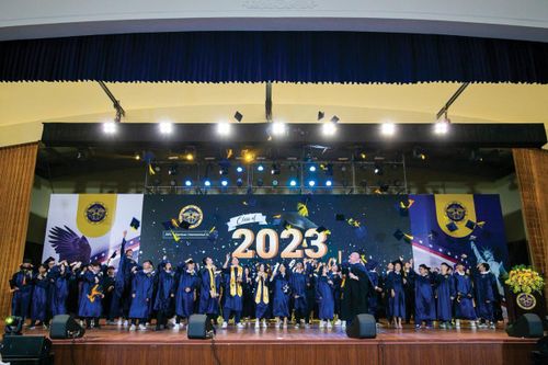 Lễ tốt nghiệp ấn tượng của học sinh hệ thống Trường Quốc tế Hoa Kỳ APU
