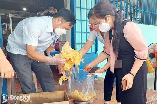 Xử phạt vi phạm về an toàn thực phẩm hàng trăm triệu đồng