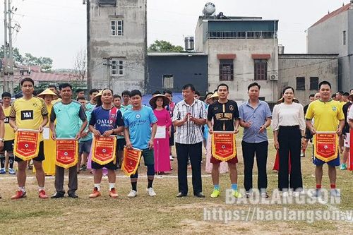 Trên 100 vận động viên tham gia giải bóng đá ngành văn hóa