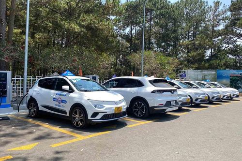 Lado Taxi mua thêm 300 xe điện VinFast VF 5 Plus