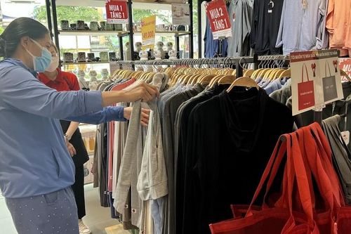 Nắng nóng đỉnh điểm, áo chống tia cực tím, kem chống nắng hút khách