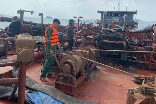 Làm rõ vụ tàu ôm 'bụng cát' khủng trên biển Cần Giờ
